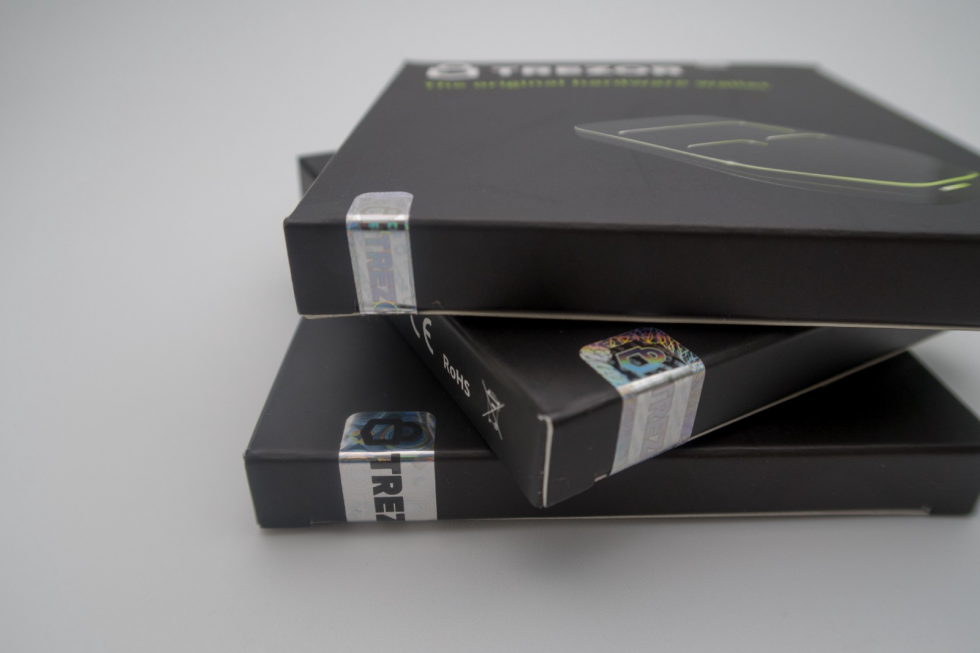 Mở hộp ví lạnh Trezor