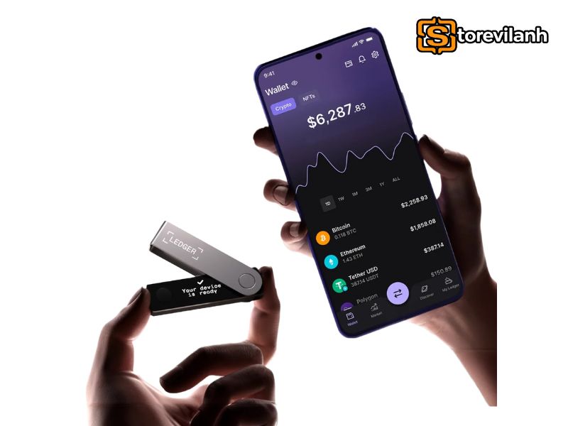 Ledger Wallet&trade; 4.0 l&agrave; hệ sinh th&aacute;i quản l&yacute; t&agrave;i sản số, hỗ trợ theo d&otilde;i, giao dịch, staking v&agrave; DeFi an to&agrave;n với x&aacute;c thực tr&ecirc;n thiết bị Ledger