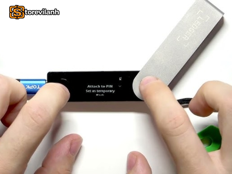 Thiết lập Passphrase tr&ecirc;n Ledger gồm 2 c&aacute;ch gồm nhập tạm thời hoặc gắn với PIN phụ.